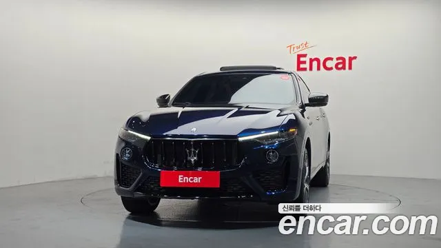Maserati Levante — Фото автомобиля 3