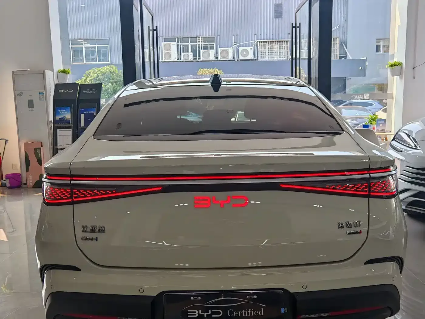 BYD Seal 07 DM-i 2026 DM-i 1.5T 230km Flagship — Фото автомобиля 10