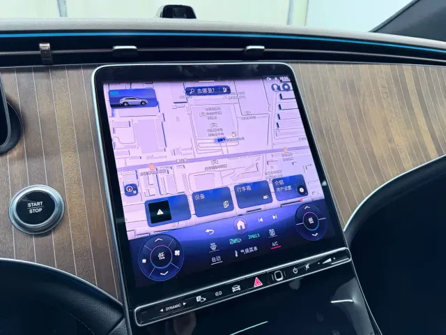 Mercedes-Benz EQE SUV — Фото автомобиля 13
