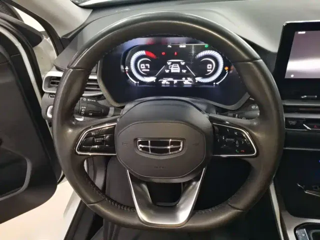 Geely Emgrand — Фото автомобиля 10