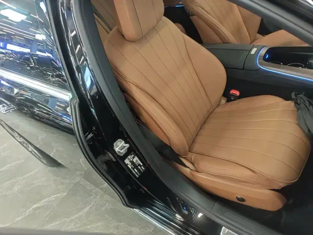Mercedes-Benz E-Class — Фото автомобиля 24