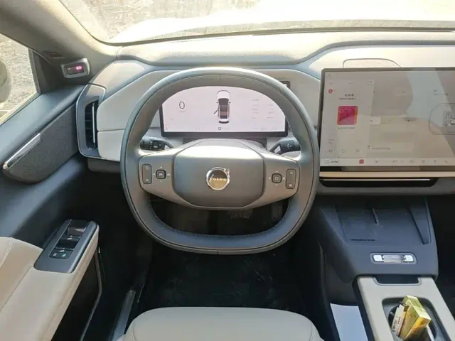 Volvo XC70 Plug-in Hybrid — Фото автомобиля 10