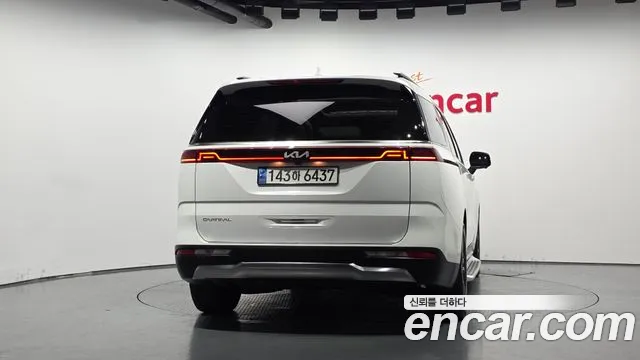 Kia Carnival Generation 4 — Фото автомобиля 4