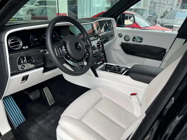 Rolls-Royce Cullinan — Фото автомобиля 8