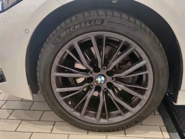 BMW 3 Series — Фото автомобиля 14