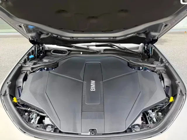 BMW i7 — Фото автомобиля 13