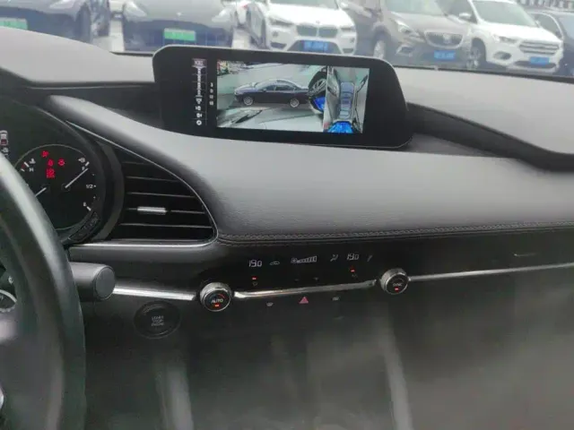 Mazda Axela — Фото автомобиля 13