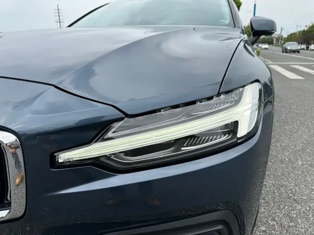 Volvo Volvo S60 2022 B4 Smart Comfort Luxury Edition — Фото автомобиля 10