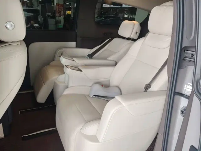 Li Auto MEGA — Фото автомобиля 16