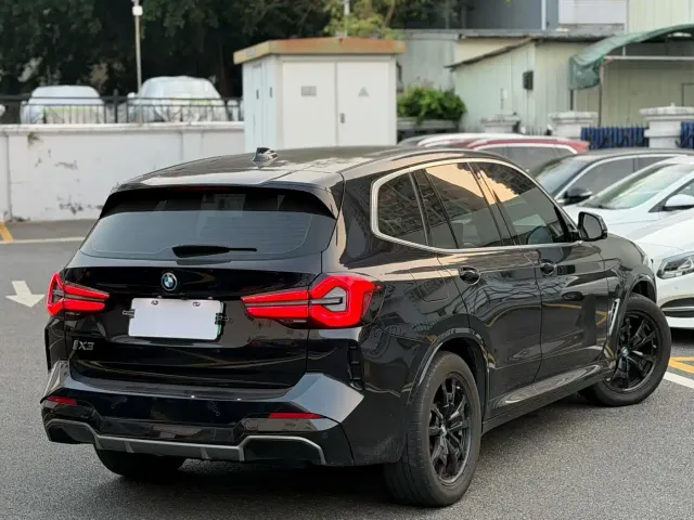 BMW iX3 — Фото автомобиля 9