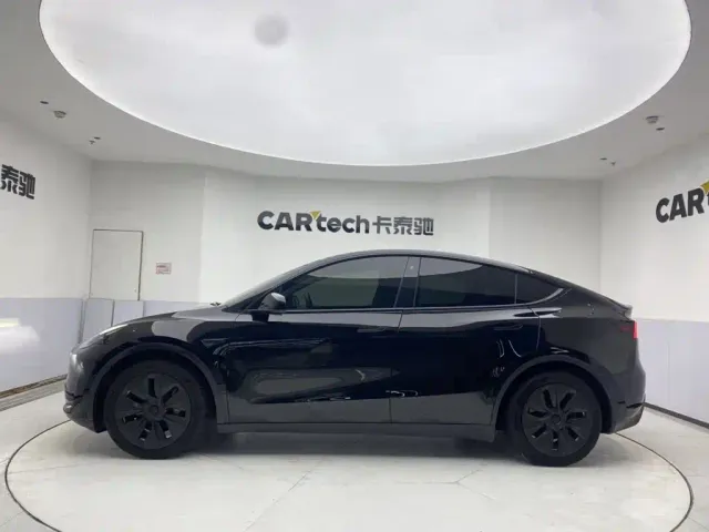Tesla Model Y — Фото автомобиля 8