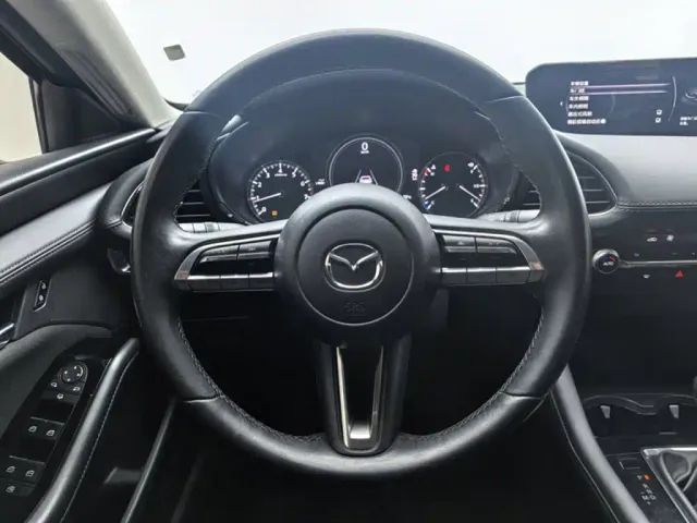 Mazda Axela — Фото автомобиля 7