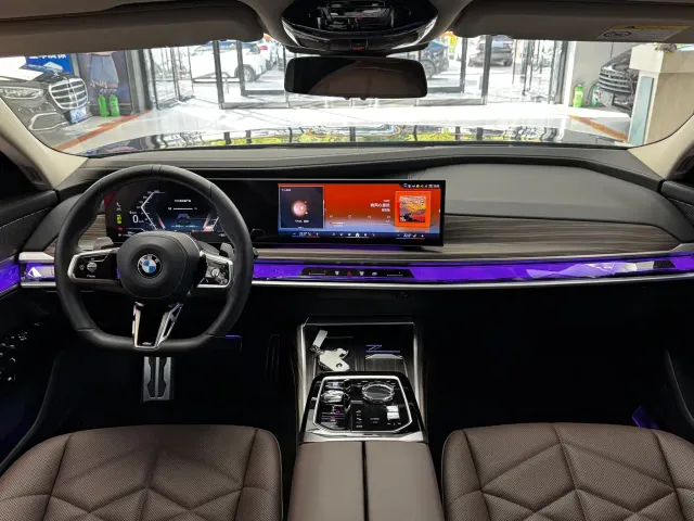 BMW 7 Series — Фото автомобиля 15