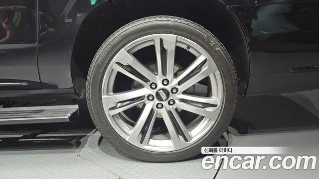 Cadillac Escalade 5th Gen — Фото автомобиля 16