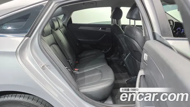 Hyundai Sonata — Фото автомобиля 12