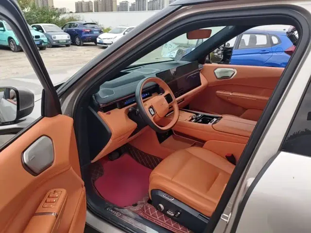 Lynk & Co 900 — Фото автомобиля 15