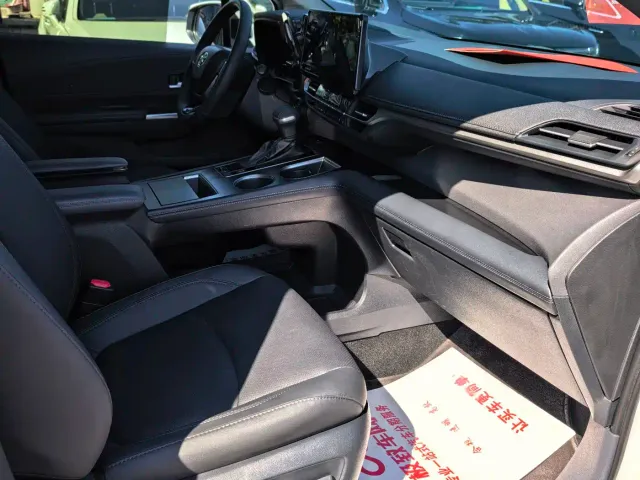 Toyota Sienna — Фото автомобиля 12