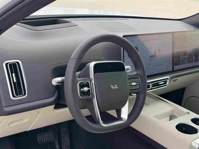 Li Auto L7 — Фото автомобиля 6