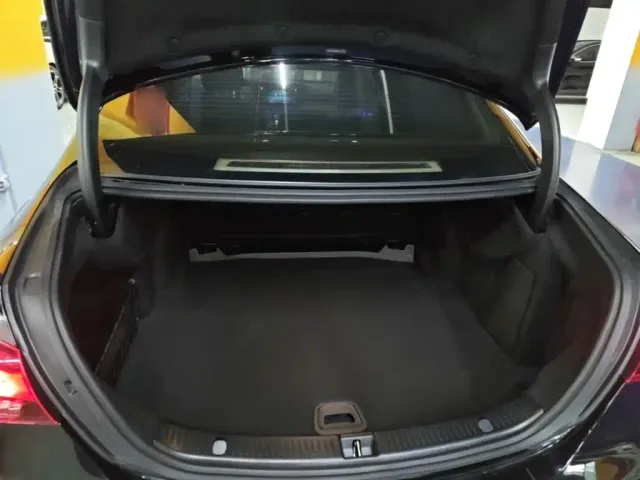 Mercedes-Benz E-Class — Фото автомобиля 18