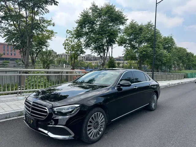 Mercedes-Benz E-Class — Фото автомобиля 3