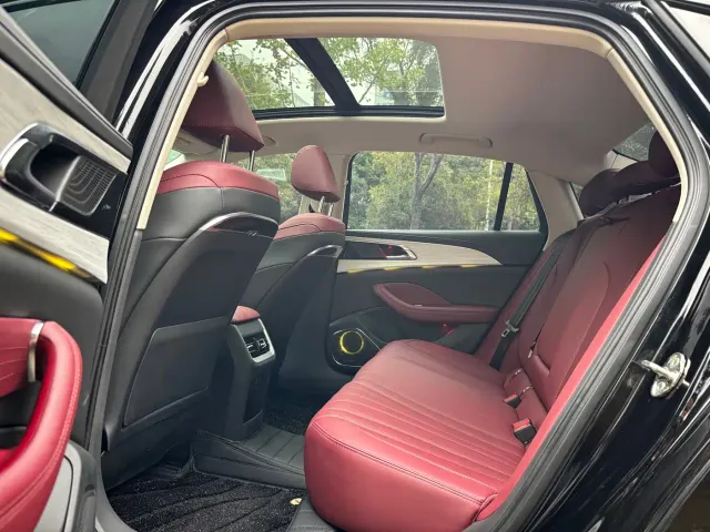 Hongqi H5 — Фото автомобиля 8