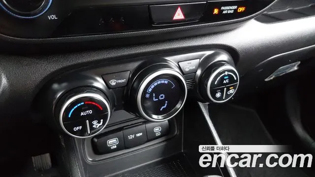 Hyundai Venue — Фото автомобиля 17