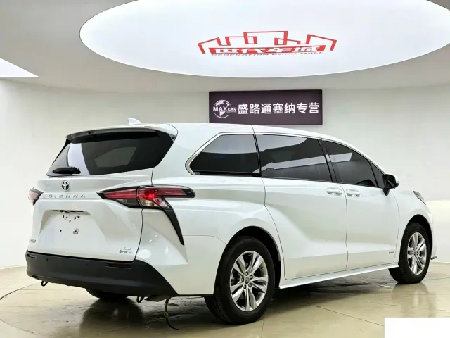 Toyota Sienna — Фото автомобиля 9