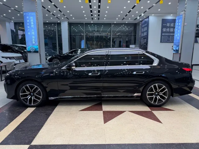 BMW 7 Series — Фото автомобиля 24