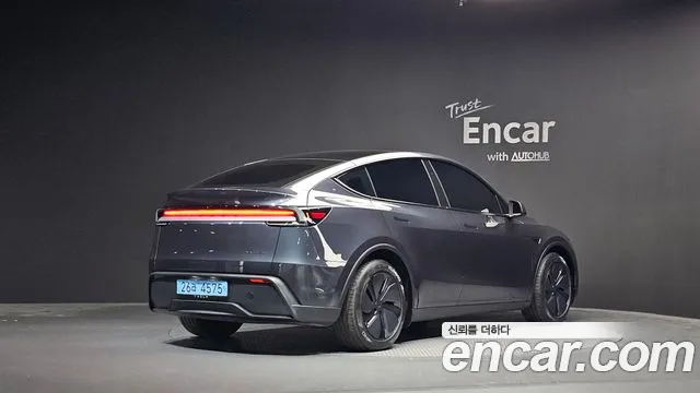 Фотография автомобиля — Tesla Model Y