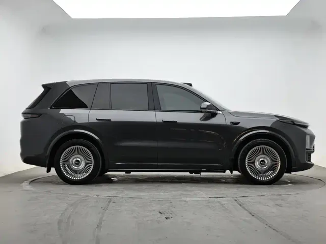 Li Auto L8 — Фото автомобиля 5