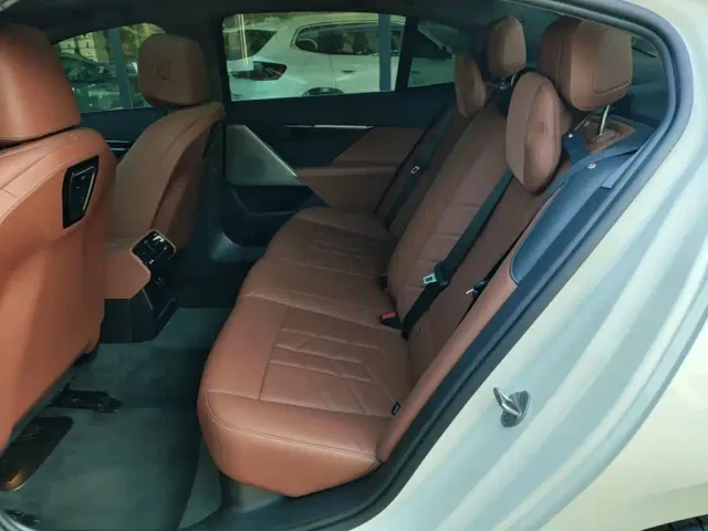 BMW i5 — Фото автомобиля 16