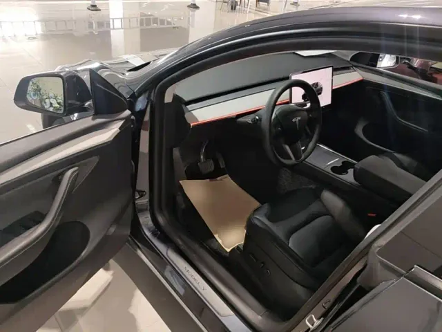 Tesla Model Y — Фото автомобиля 15