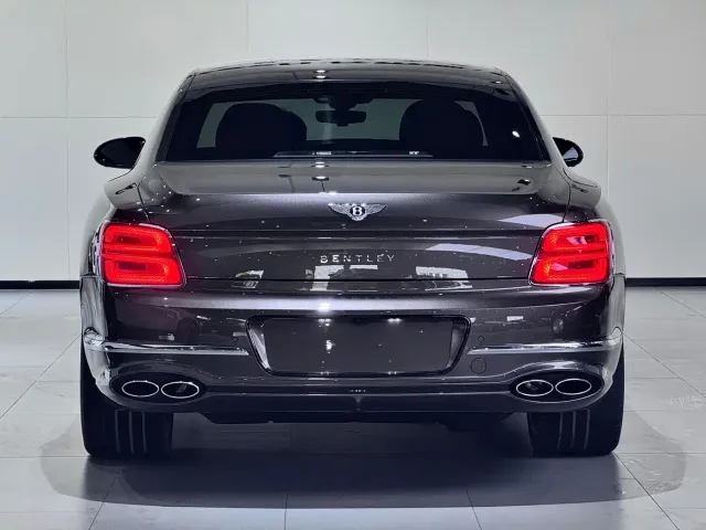 Bentley Flying Spur — Фото автомобиля 7