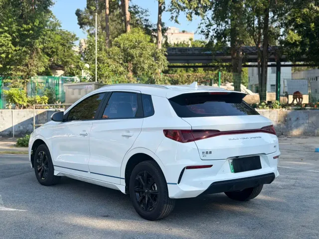 BYD e2 — Фото автомобиля 6