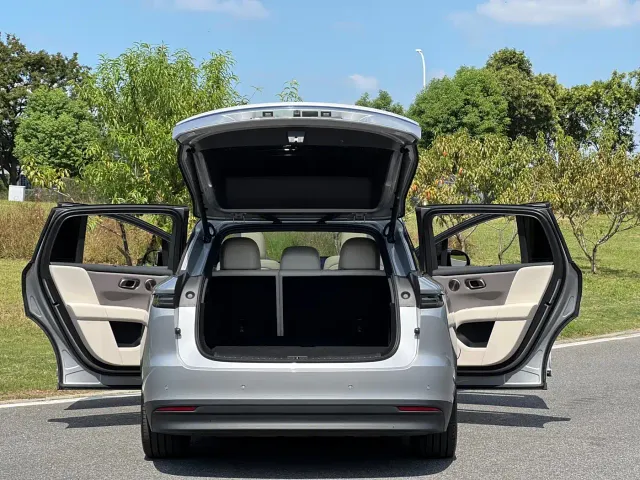 Li Auto i6 — Фото автомобиля 8