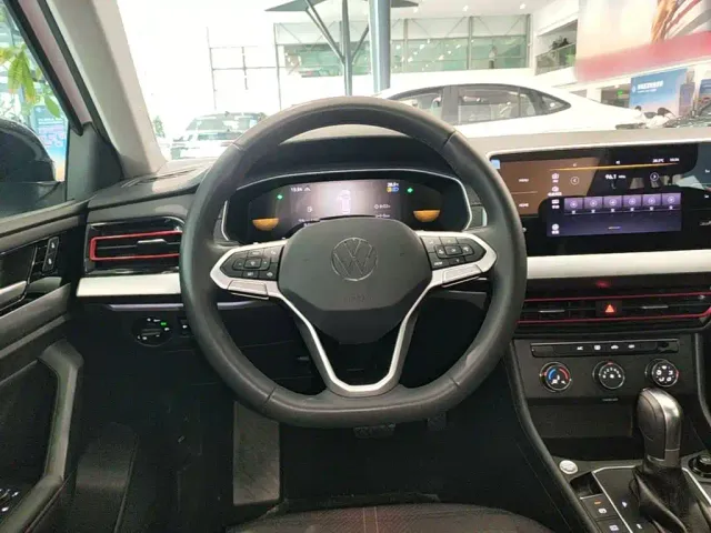 Volkswagen Lavida — Фото автомобиля 10