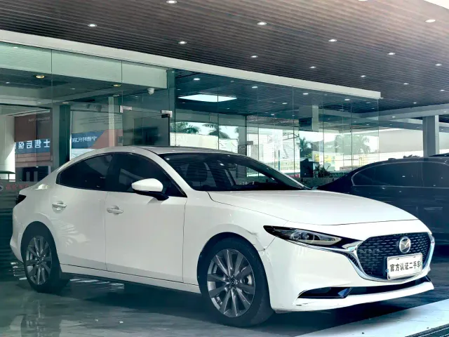 Mazda Axela — Фото автомобиля 3