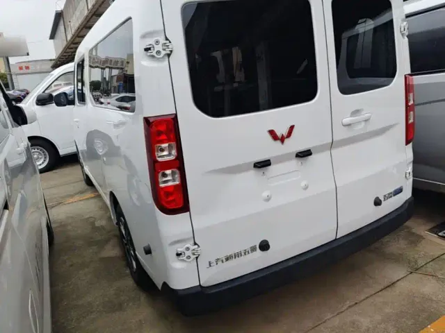 Wuling Yangguang — Фото автомобиля 4