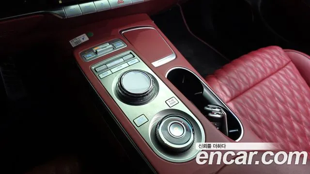 Genesis GV70 — Фото автомобиля 8