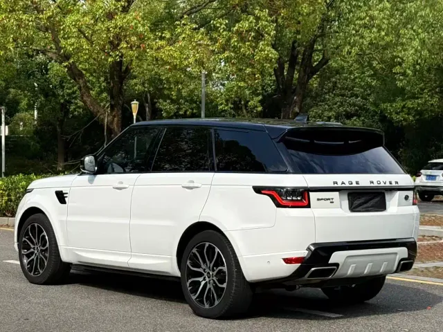 Land Rover Range Rover Sport — Фото автомобиля 11