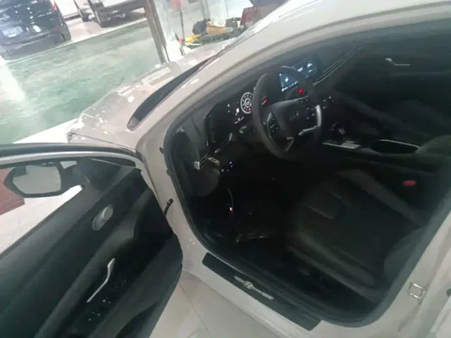 Hyundai Elantra — Фото автомобиля 15