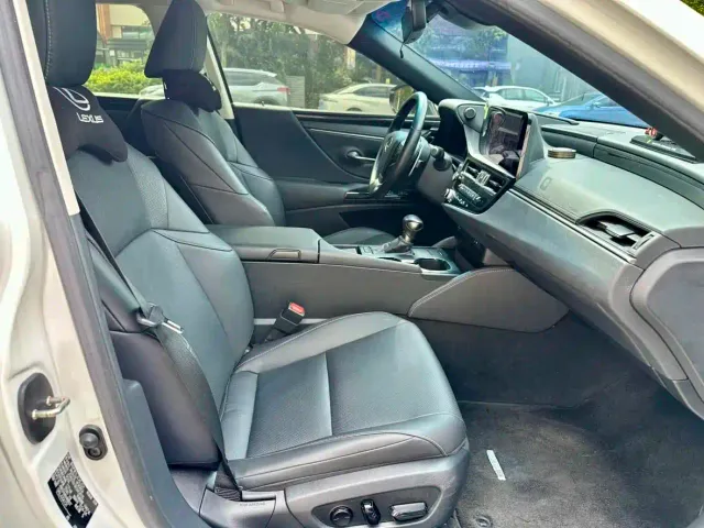 Lexus ES — Фото автомобиля 8