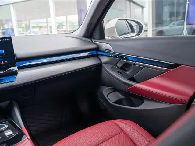 BMW i5 — Фото автомобиля 19