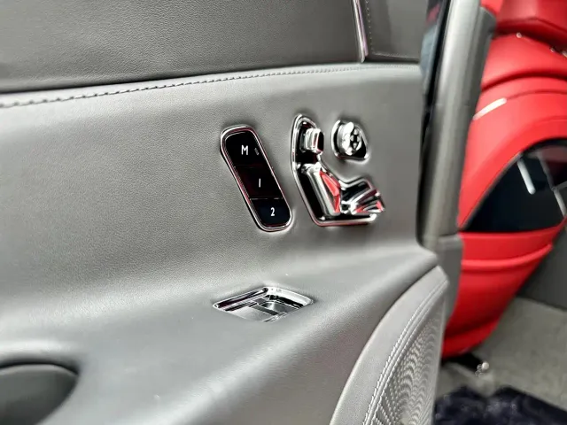 Bentley Flying Spur — Фото автомобиля 12