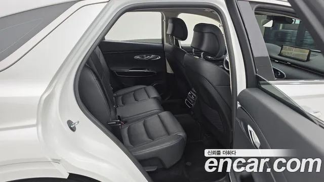 Genesis GV70 — Фото автомобиля 12