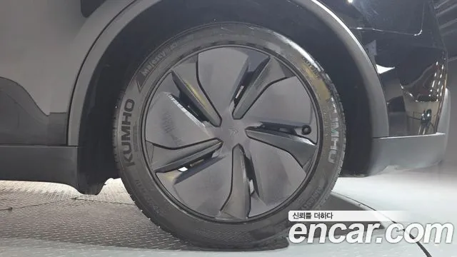 Tesla Model Y — Фото автомобиля 5