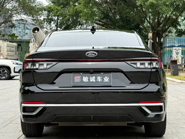 Ford Mondeo — Фото автомобиля 5