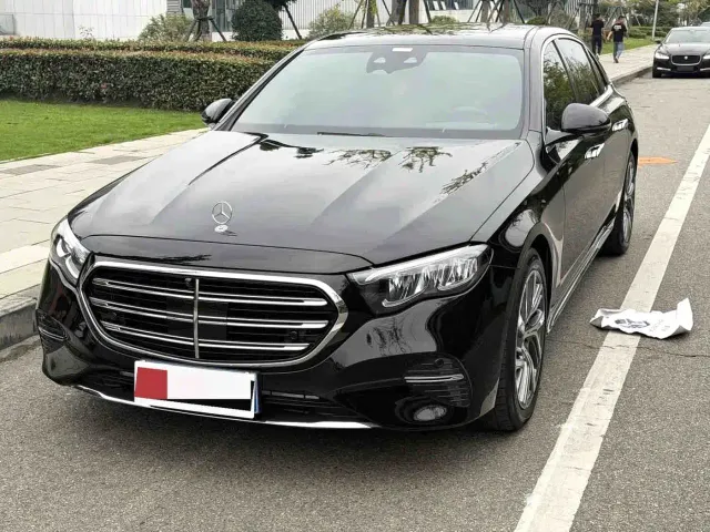 Фотография автомобиля — Mercedes-Benz E-Class