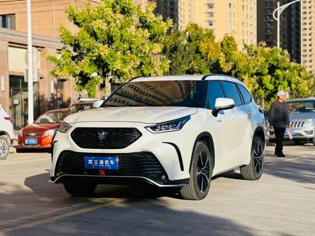 Фотография автомобиля — Toyota Crown Kluger