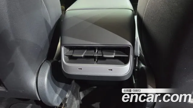 Tesla Model Y — Фото автомобиля 30